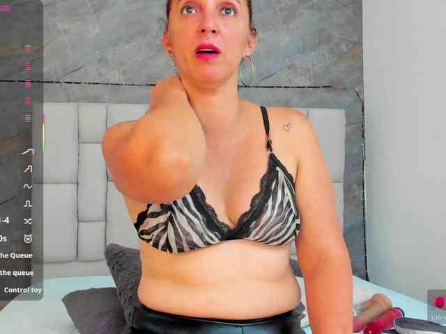 lilyrosee1 webcam