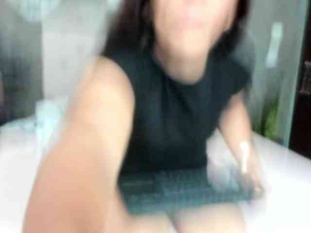 lilyrosee1 webcam