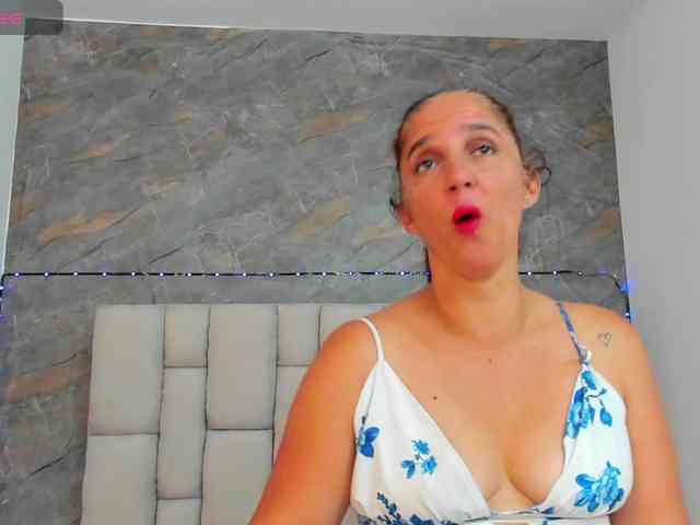 lilyrosee1 webcam
