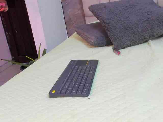 lilyrosee1 webcam