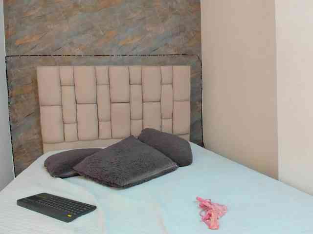 lilyrosee1 webcam