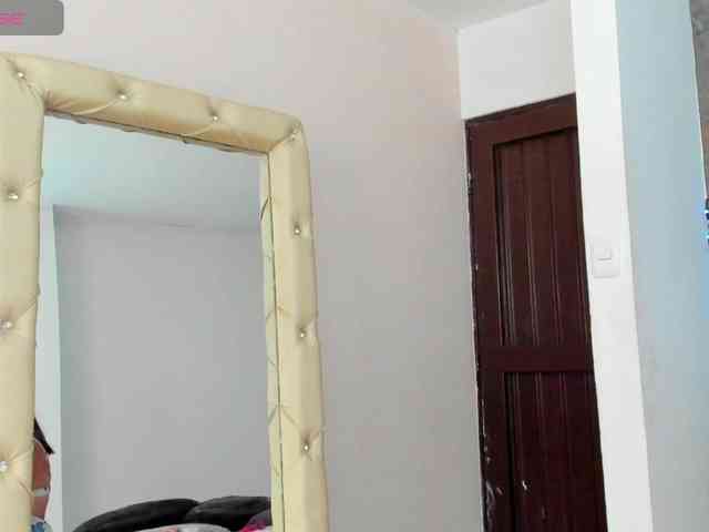 lilyrosee1 webcam