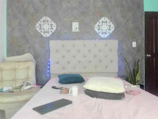 lilyrosee1 webcam