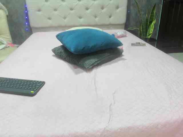 lilyrosee1 webcam