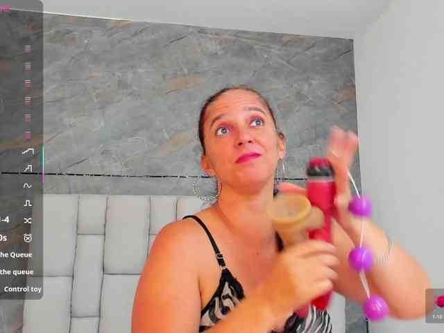 lilyrosee1 webcam