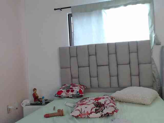 lilyrosee1 webcam