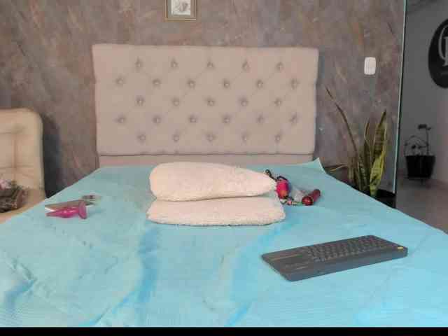 lilyrosee1 webcam