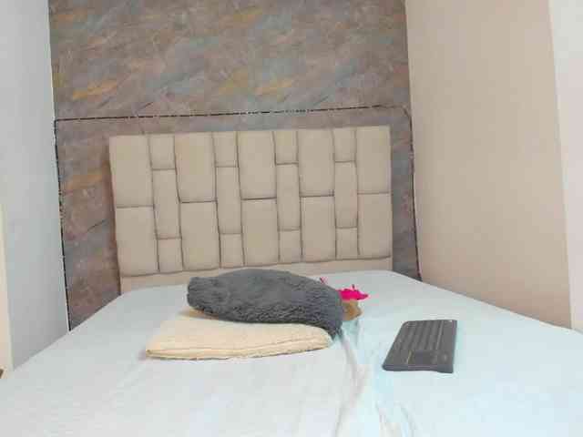 lilyrosee1 webcam