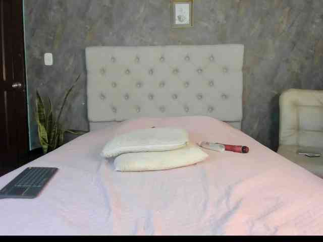 lilyrosee1 webcam