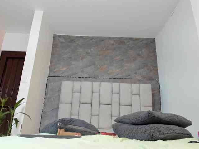 lilyrosee1 webcam