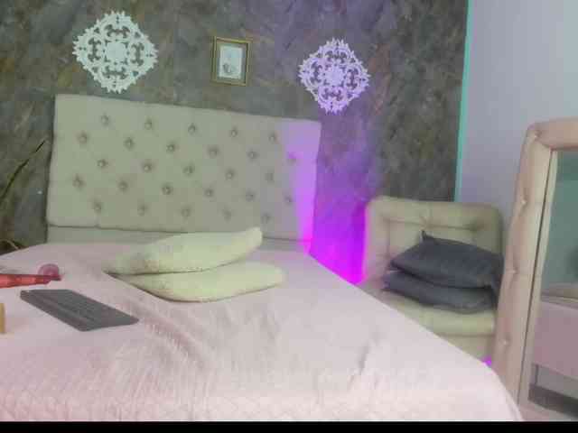 lilyrosee1 webcam