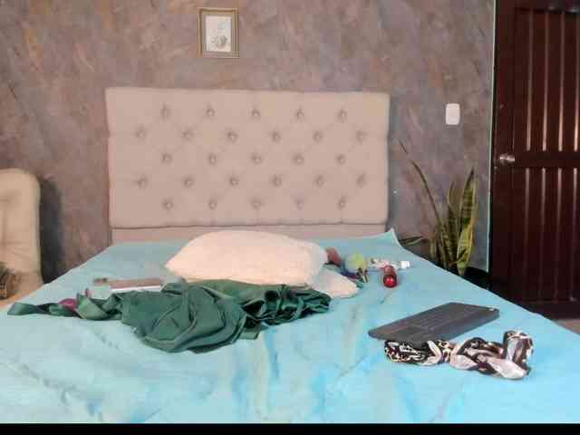 lilyrosee1 webcam