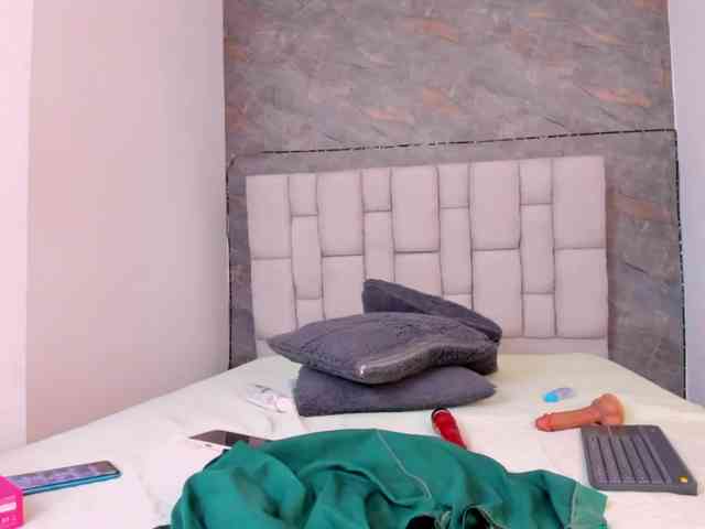 lilyrosee1 webcam