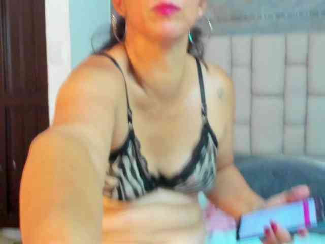 lilyrosee1 webcam