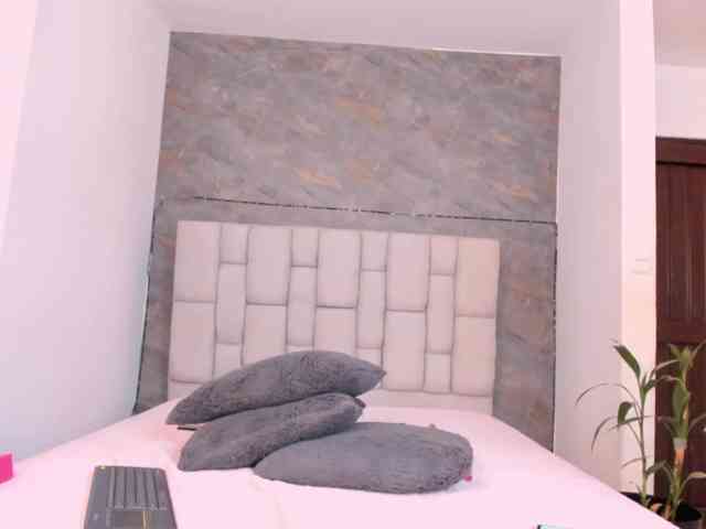 lilyrosee1 webcam