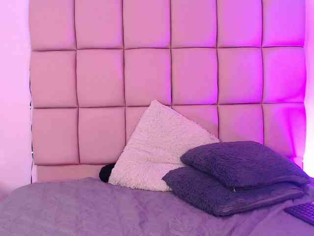 lilyrosee1 webcam