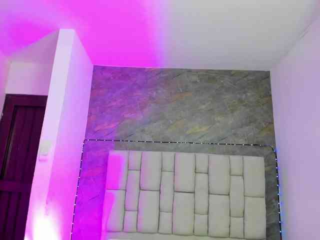 lilyrosee1 webcam
