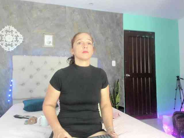 lilyrosee1 webcam