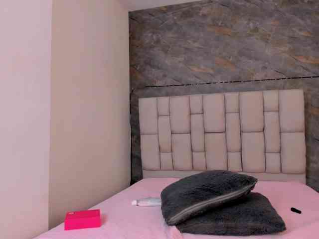 lilyrosee1 webcam