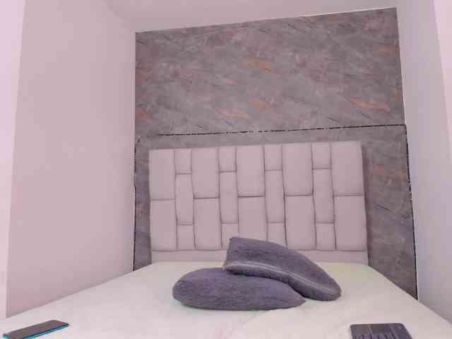 lilyrosee1 webcam