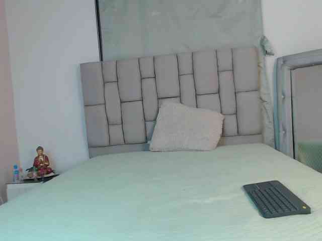 lilyrosee1 webcam