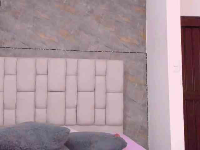 lilyrosee1 webcam