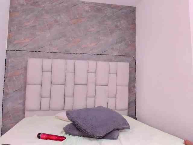 lilyrosee1 webcam