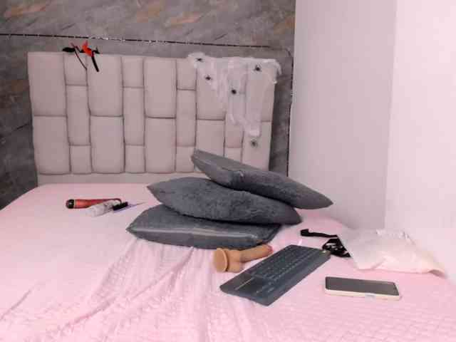 lilyrosee1 webcam