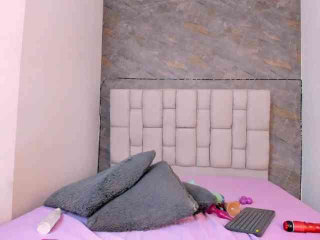 lilyrosee1 webcam