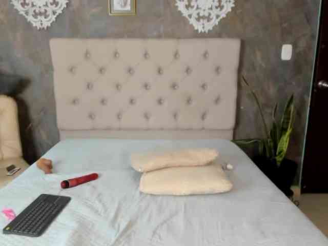 lilyrosee1 webcam