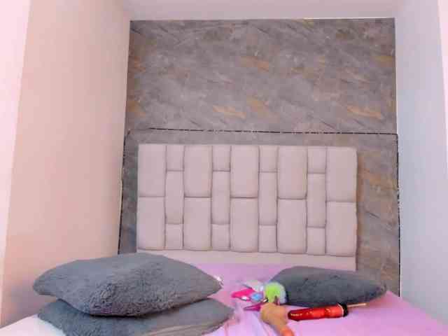 lilyrosee1 webcam