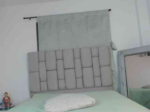 lilyrosee1 webcam