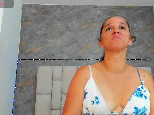lilyrosee1 webcam