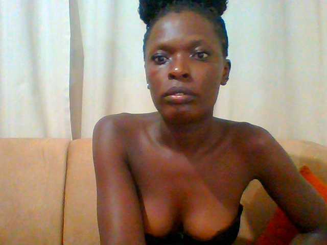 Bella-22 live cam on BongaCams