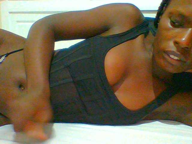 Bella-22 live cam on BongaCams