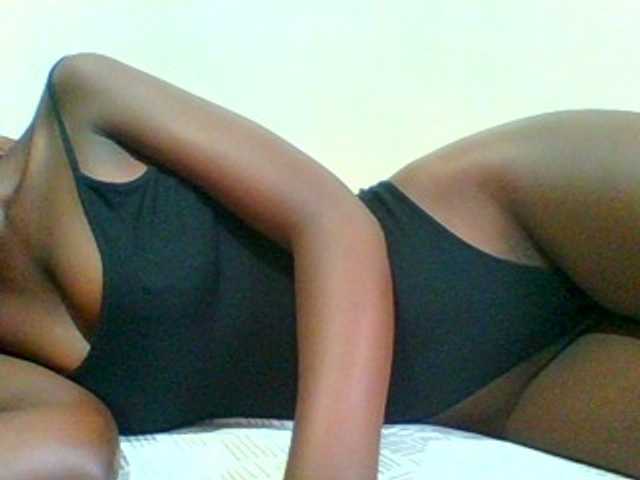 Bella-22 live cam on BongaCams