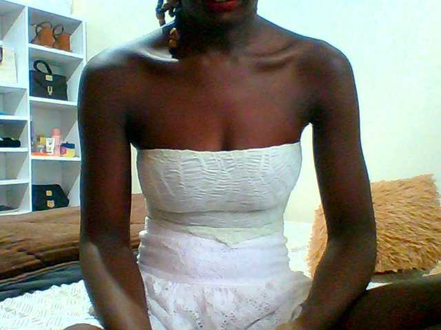 Bella-22 live cam on BongaCams