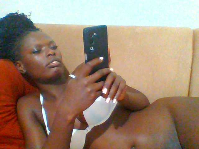 Bella-22 live cam preview