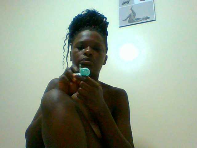 le modèle Bella-22 est en webcam porno dans un show sur le site bongacams, il possède les tags suivants: Ebony,Brunette,Trimmed
