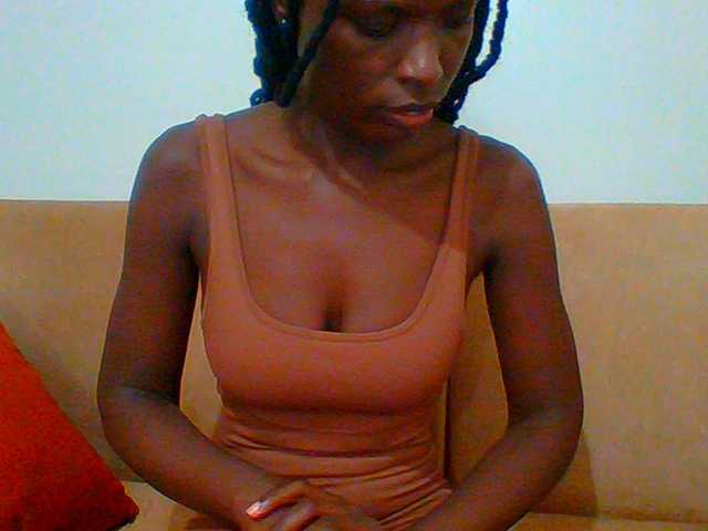 Bella-22 live cam on BongaCams