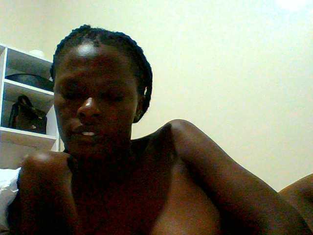 Bella-22 live cam on BongaCams