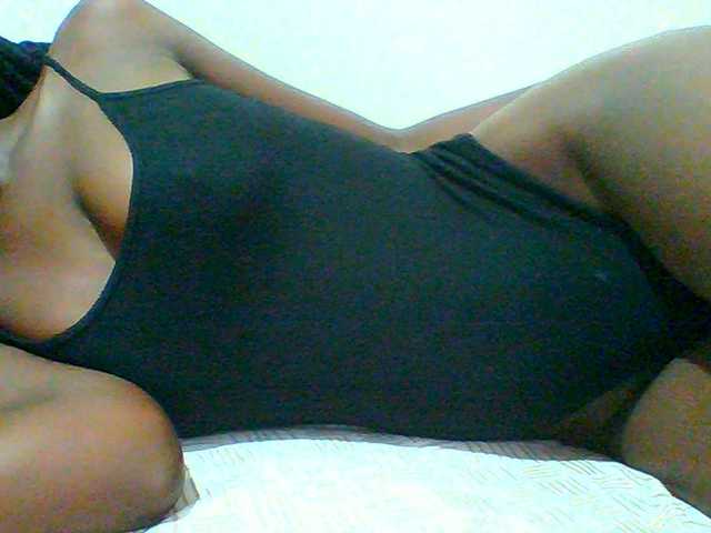 Bella-22 live cam on BongaCams