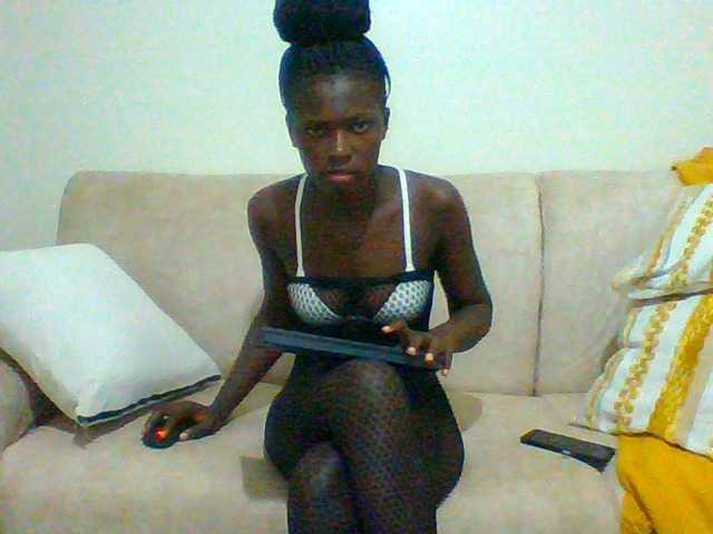 Bella-22 live cam on BongaCams