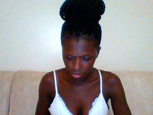 Bella-22 live cam on BongaCams