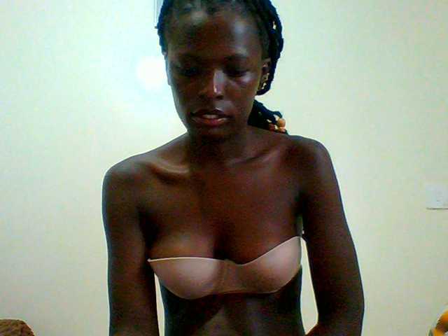 Bella-22 live cam on BongaCams