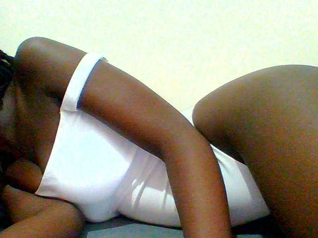 Bella-22 live cam on BongaCams