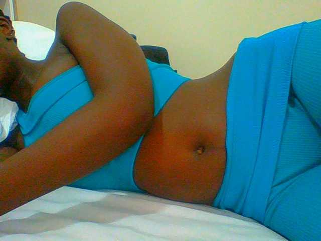 Bella-22 live cam on BongaCams