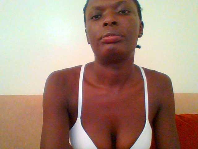 Bella-22 live cam on BongaCams