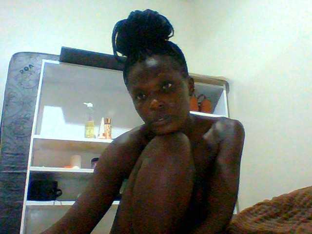 Bella-22 live cam on BongaCams