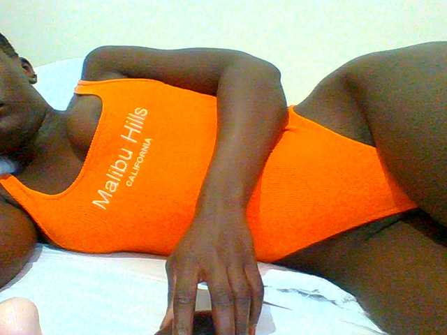 Bella-22 live cam on BongaCams